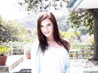 Sweet Gadget Emma Stoned Is Rubbing The Muff And Plunging Into The Oral Sex