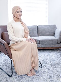 Chloe Amour - Hijab Hookup
