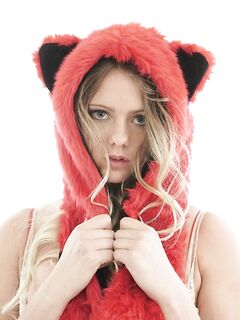 Lilly Sapphire - I Know That Girl