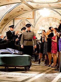 Suzie Carina, Cindy Dollar, Jenna Lovely, Defrancesca Gallardo, Silvie DeLuxe - Inglorious Bitches