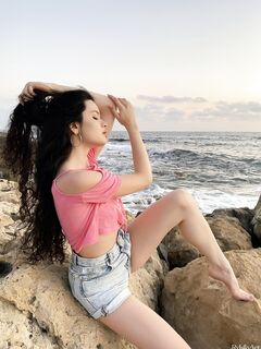 Ariana Mun - Rylsky Art