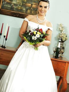 Turned On Ella Wild Enjoys In Passionate Sex Session With Gloria Cruise By Her Side