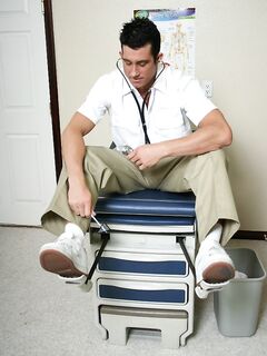 Frisky Doctor Rachel RoXXX Seduces Her Patient By Her Tits And Pussy And Has Sex With Him