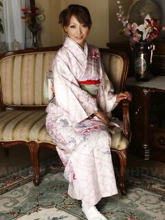 Asian Gadget Kaede Moritaka Is Spreading The Hairy Nub Lips Before Camera