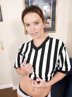 The Sporty Brunette Milf Bailey Brooks Is Doing Her Exercises Half Naked