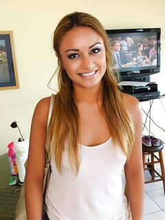 Beautiful Smiling Babe Natalia Robles Is Pleasingly Deep Throating The Stiff Piston