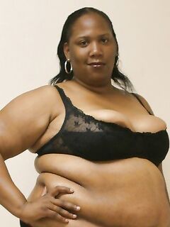 Chubby Dark-skinned Woman Mz. Behave Bares All And Gets Her Mouth Fucked photos (Mz Behave)