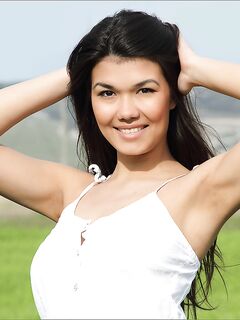 Arousing Brunette Babe With An Amazing Ass Rita H Poses Nude Outdoor In The Field