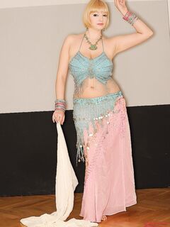 Big Breasted Blonde Woman Sophie Mei Shows Off Her Cock-hardening Curves