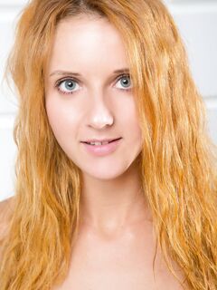 Amazing Sexy Blonde Roberta Berti Is Spreading Her Sexy Long Legs And Bending Over On Her Knees To Show Holes