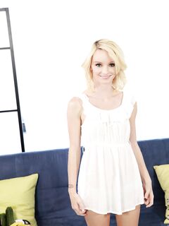 See The Sexy Blonde Ammie Daniels Sticking The Dildo Inside Her Clean Shaved Nub photos (Sammie Daniels)