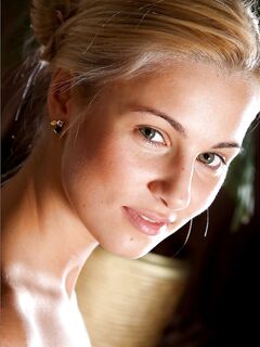 Sexy Blond In Red, Heather MPL Knows Exactly How To Seduce All The Fans Out There