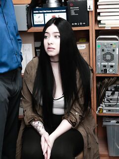 Amilia Onyx - Shoplyfter