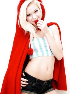 Little Red Hiding Hook Whose Real Name Is Chloe Foster Brings Big Dick To Strong Orgasm