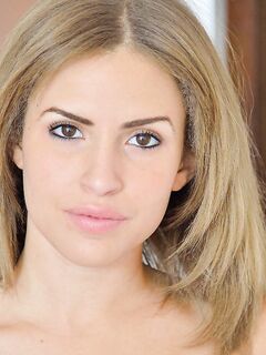 Mature Spreads. photos (Natasha White)