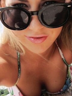 Carter Cruise Is Sucking The Dick And Then It Is Jumping Into Her Horny Mouth