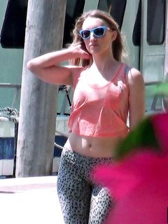 Frisky Bimbo Riley Reynolds Is Enjoying The Intense Hardcore Fuck In The Car