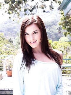 Pussy Over Swimming photos (Emma Stoned)