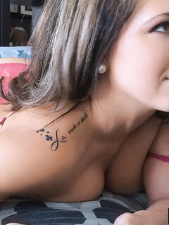 Pretty Smiling Girl Mia Pearl Is Swallowing Dick With Her Mouth And Vagina