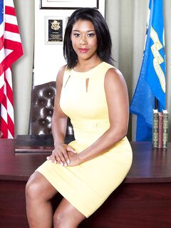 Fantastic Curvy Black Babe Megan Vaughn Poses In The Oval Office And Gets Naked