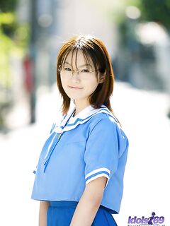 Gorgeous Asian Teenager Hayakawa Saki Is Teasing With The Exciting Upskirt