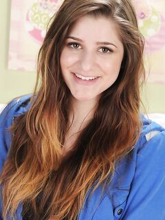 Kinky Bimbo Of The Legal Age Teddi Rae Is Naughtily Playing With Her Teenage Shaved Cunt