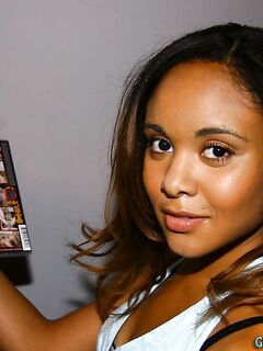 The Frisky Latina Girl Jaslin Diaz Expects A Lavish Cum Shot From This Huge Dick Today