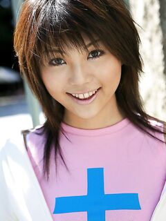 Young Asian Bimbo Azumi Harusaki Pretends Not To Notice To Flash Upskirt Outdoor