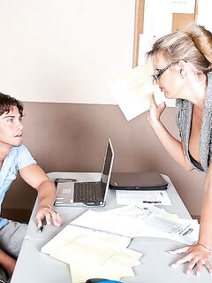 Kinky Milf In Stockings Jezebel Jones Spreads The Legs And Furiously Rides Member