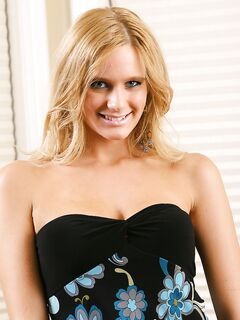 Big Titted Blonde Jenni Morrison With Pink Love Hole Peels Off Her Jeans And Thong