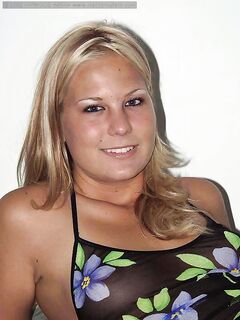 Tanned Blonde Elizabeth Del Mar Takes Off Her White Panties And Shows The Inner Area Of The Pussy