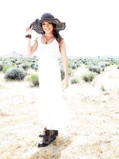 Gorgeously Shaped Brunette Teen Jenna Rose Gives A Seductive Outdoor Striptease In The Desert