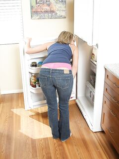 Cheyenne Cooper Takes Off Her Tight Pink Panties And Covers Her Shaved Pussy With Cream