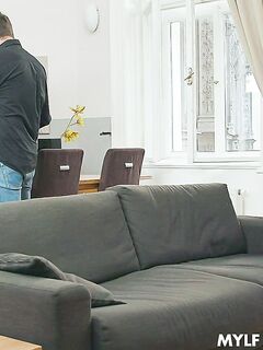 Short-haired Bombshell Lady Dee Gets Pleasantly Fucked On The Sofa