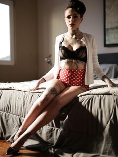 Kayden Kross And Leigh Raven Posing Naked On Camera