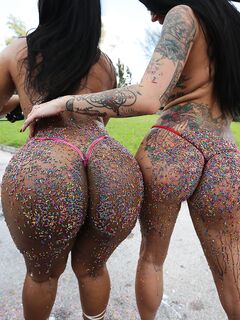 Rose Monroe, Lilith Morningstar - Ass Parade