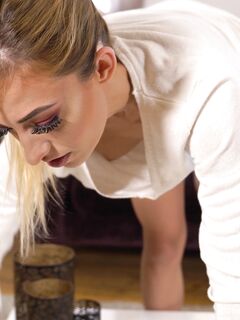 Rose R - Downblouse Jerk