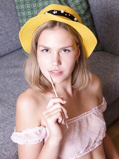 Alice Reign - MetArt