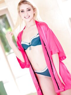 Chloe Cherry - Shower Sneak