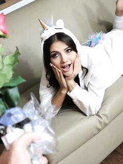 Adria Rae - I Know That Girl