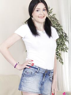 Kiara Gold - First Anal Quest